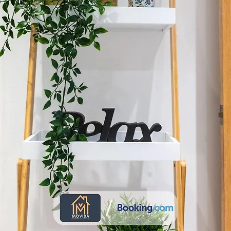 Stylish Two Bed Town Centre By Movida Group Short Lets & Serviced With Parking
