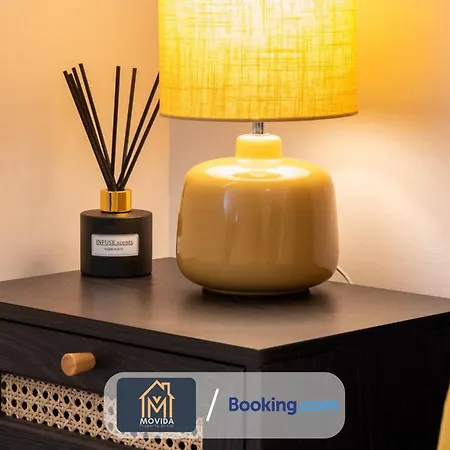 Stylish Two Bed Town Centre By Movida Group Short Lets & Serviced With Parking Διαμέρισμα