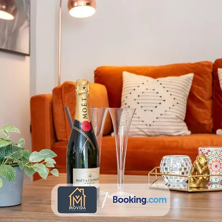 Stylish Two Bed Town Centre By Movida Group Short Lets & Serviced With Parking Harrogate